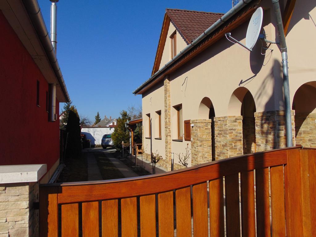 Anna Báthory Apartmanház Hajdúszoboszló Esterno foto
