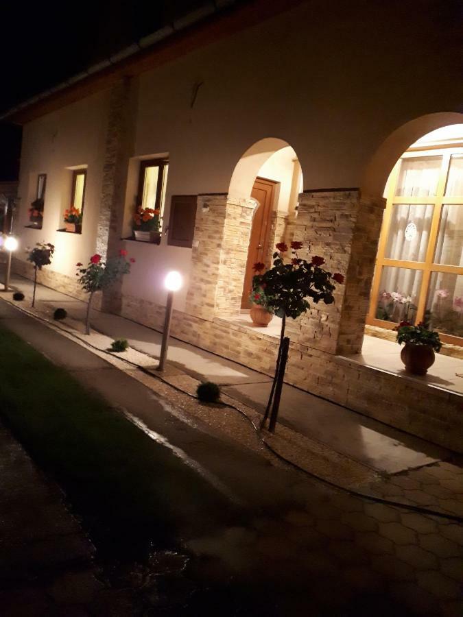 Anna Báthory Apartmanház Hajdúszoboszló Esterno foto